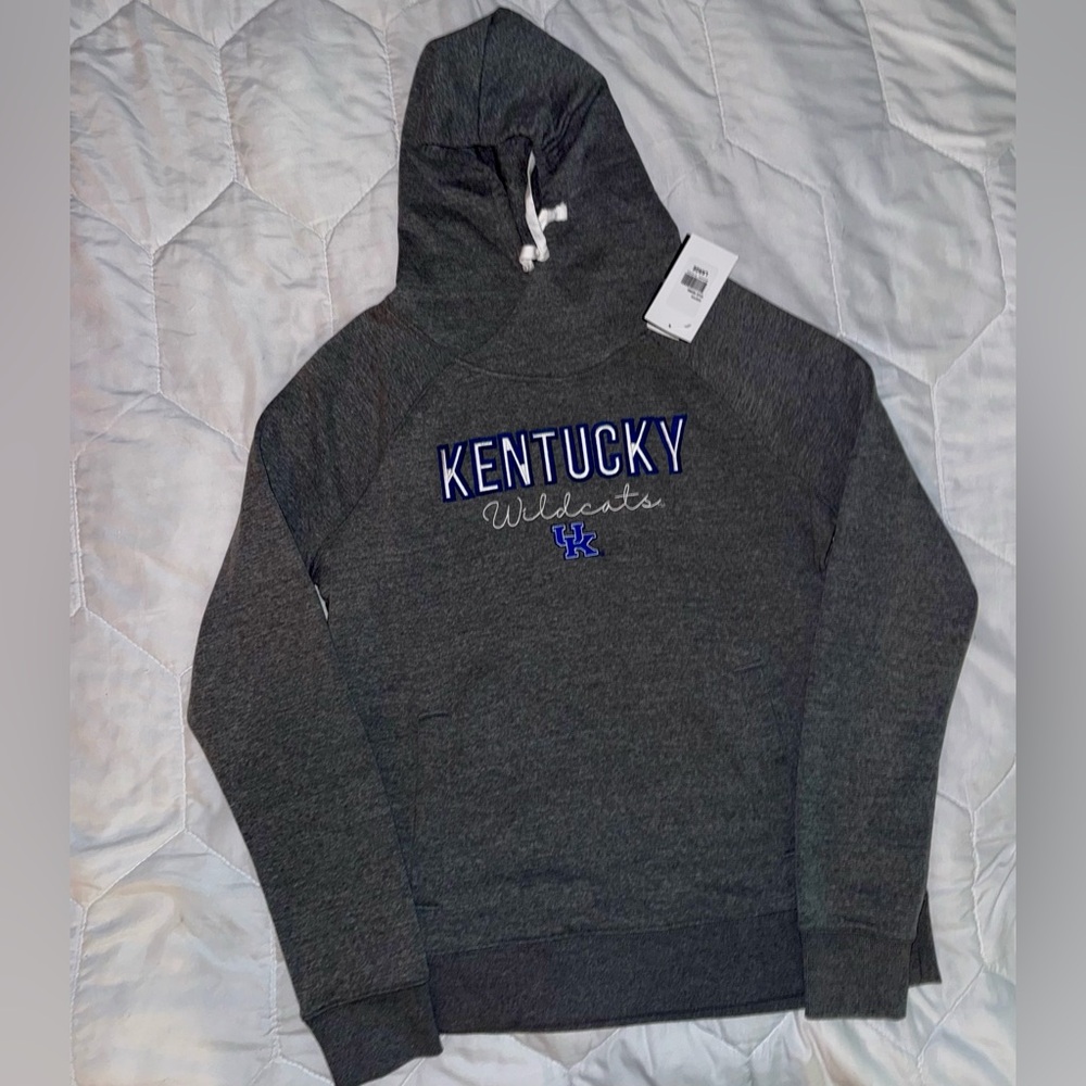 Womens sz large NWT officially licensed UK sweatshirt with hood.